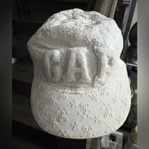Gap white girls eyelit baseball cap VGUC sz sm/med